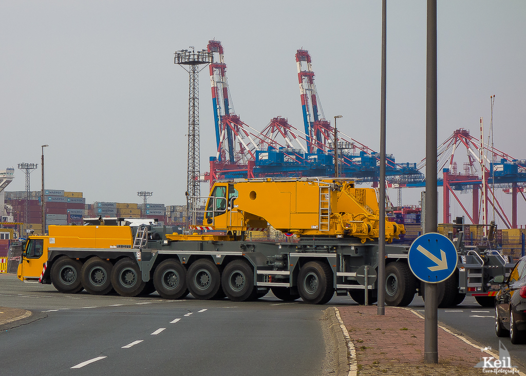 Liebherr LTM 1750-9.1 on the way to the USA via Galveston (S/N 096 244)