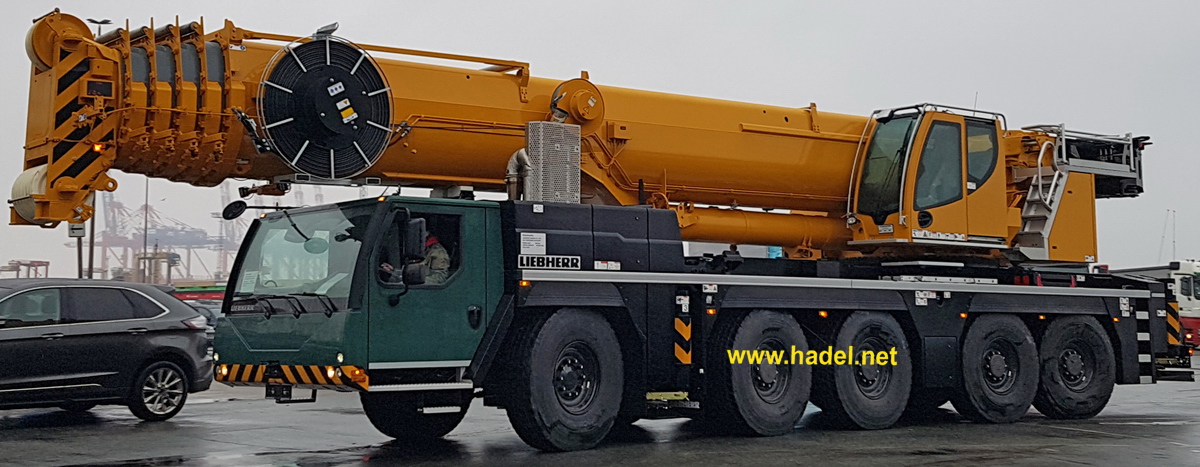 Liebherr LTM 1250 NX / SN: 088 644 on the way to Yokohama Seaport