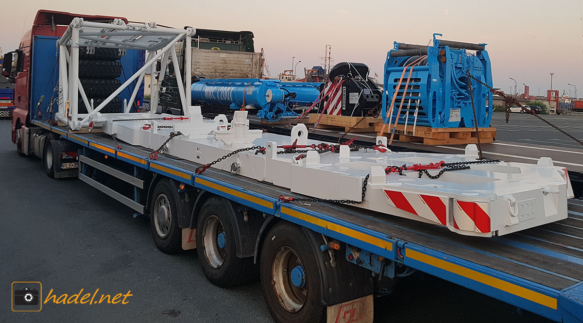 some parts of the Liebherr LTM 11200-9.1 / SN: 073 508 from MAX Crane Australia