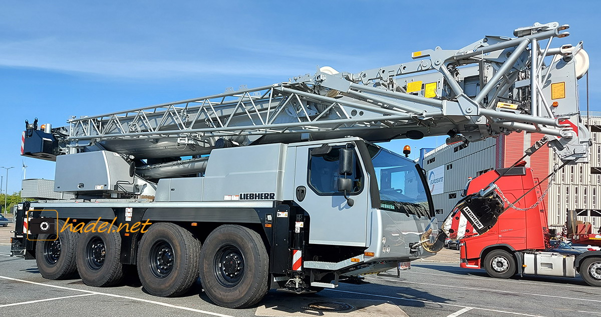 Liebherr LTM 1070-4.2 / SN: 060 636 (YoM: 2017) going to Australia via Port Kembla
