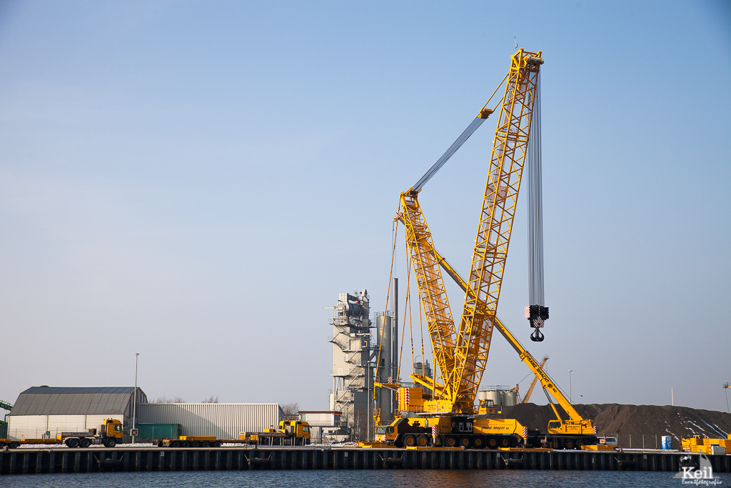 Franz Bracht working with a Liebherr LG 1750 in Port Bremerhaven>                 				 </div>
			<div class=