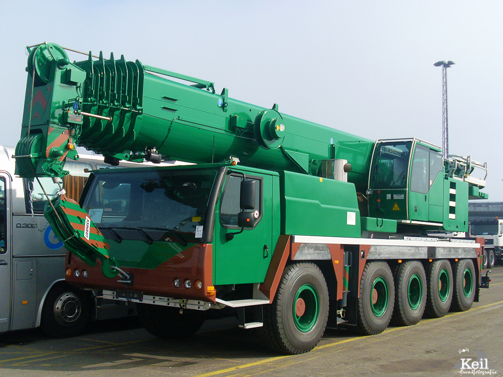 Liebherr LTM 1100-5.2 / SN: 065 812>                 				 </div>
			<div class=