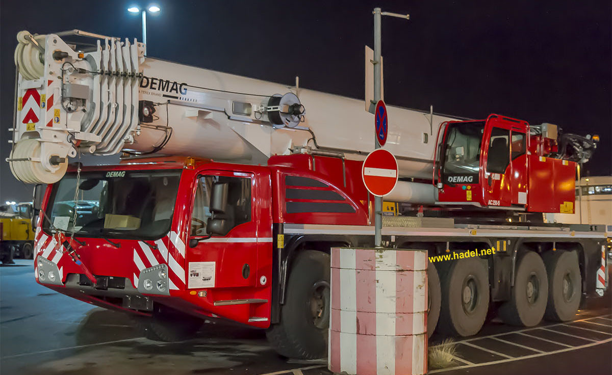 new Demag AC 250-5 / SN: 82430 on the way to Port Fremantle (Australia)>                 				 </div>
			<div class=