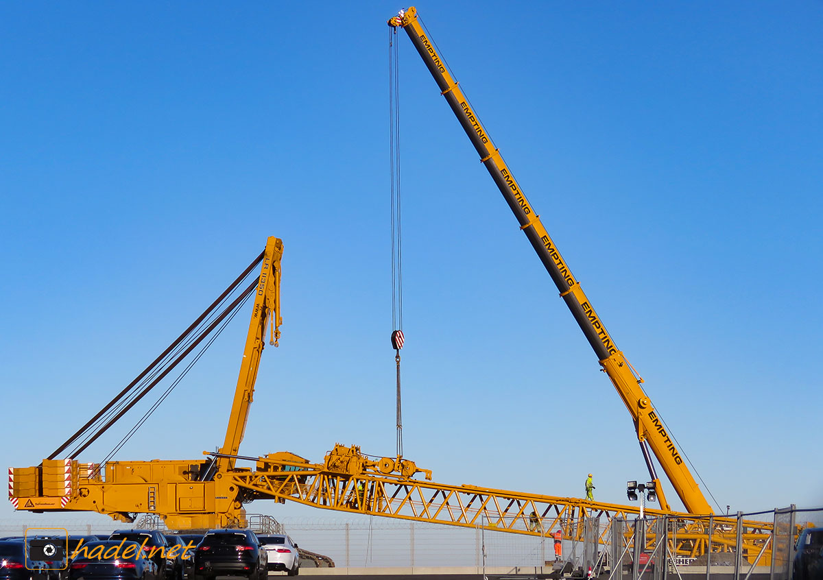 Liebherr LR 11350 from Schmidbauer rigging at the Cuxport (Germany)>                 				 </div>
			<div class=