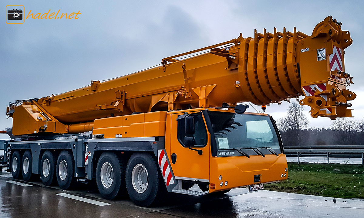 new Liebherr LTM 1300-6.2 / SN: 071 749>                 				 </div>
			<div class=