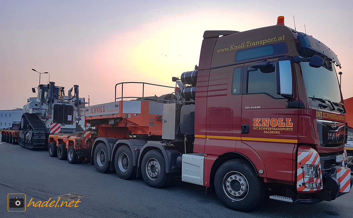 MAN TGX 41.640 from Knoll with a a loaded Liebherr PR 776 / SN: 16910 on the way to Port Brisbane (Australia)>                 				 </div>
			<div class=