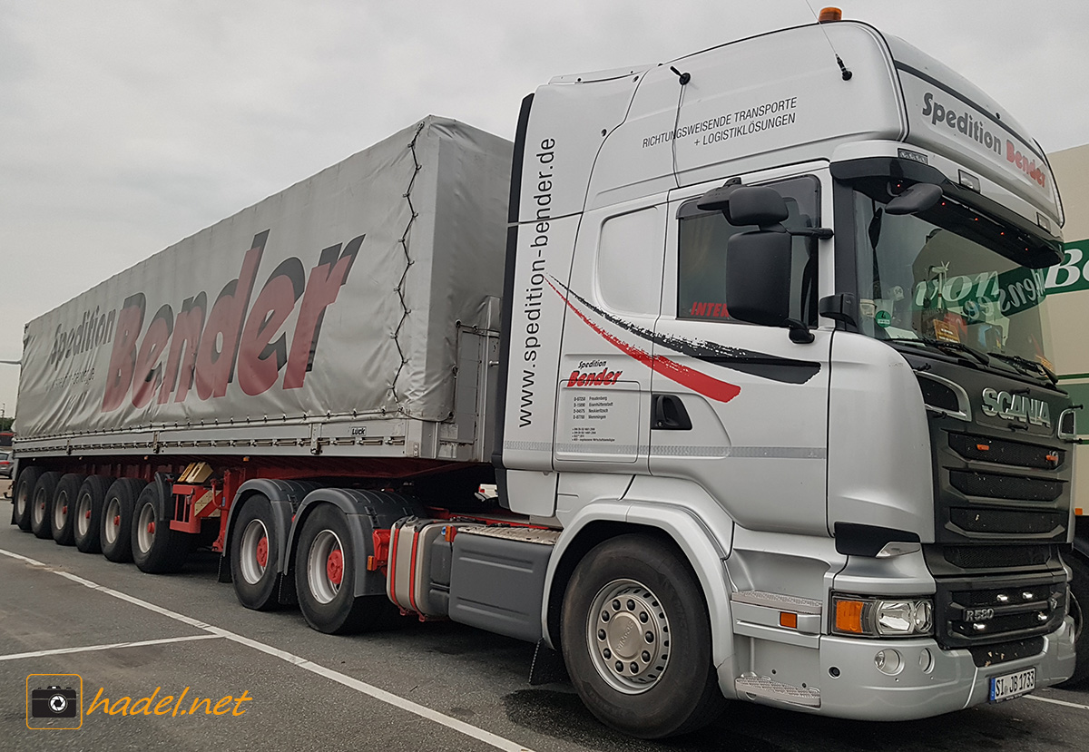 Bender with a Scania R580 with a 6 axle trailer>                 				 </div>
			<div class=