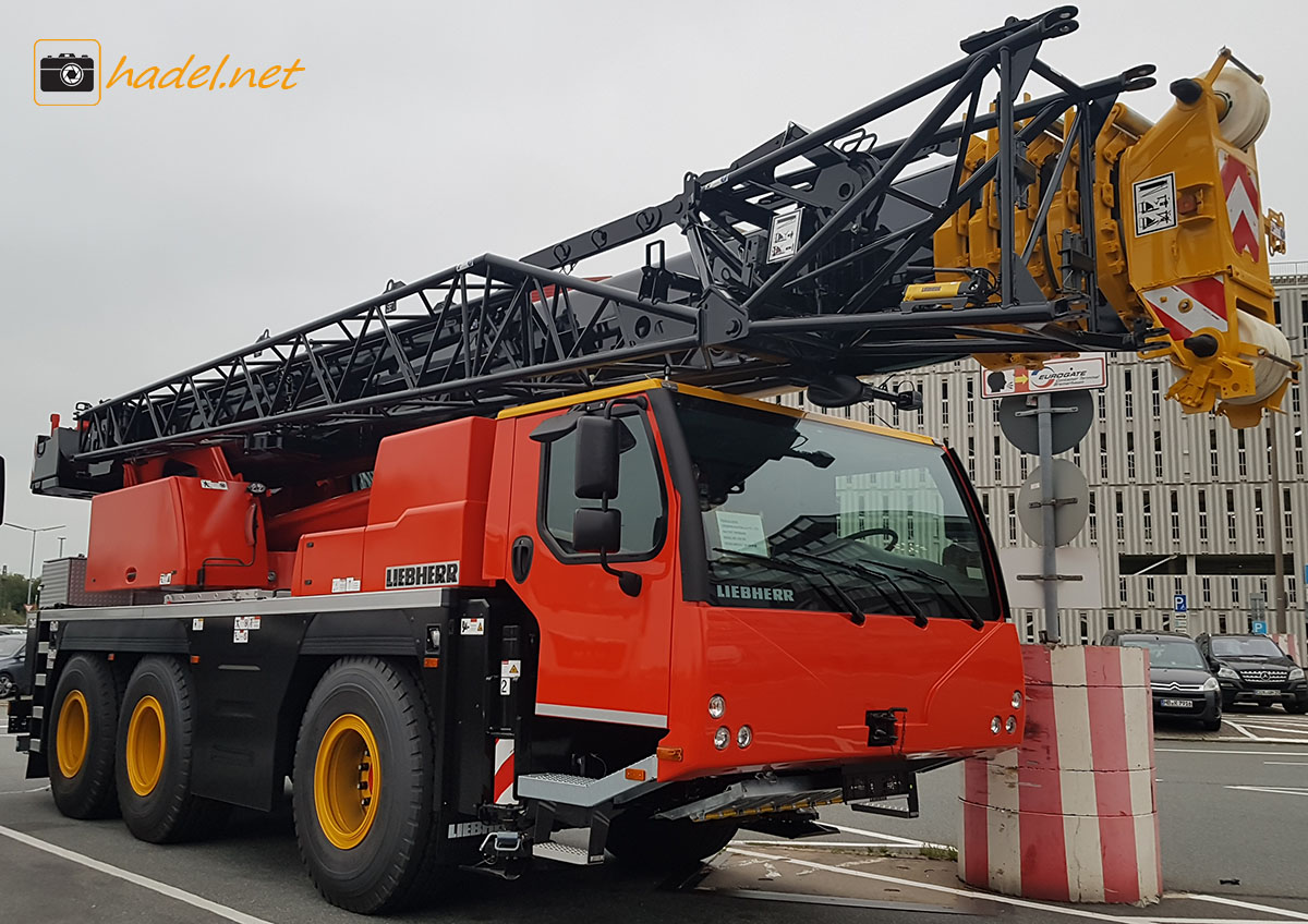 Liebherr LTM 1060-3.1 / SN: 058 388 on the way to Australia via Port Brisbane>                 				 </div>
			<div class=