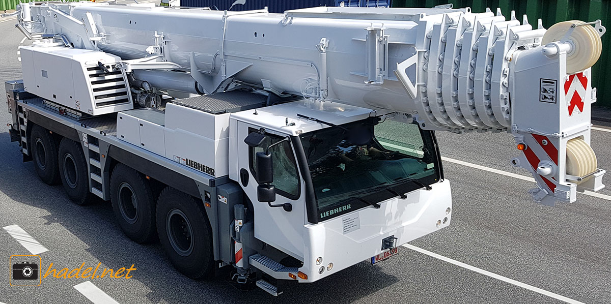 Liebherr LTM 1100-4.2 / SN: 064 437 on the way to Port Melbourne (Australia)>                 				 </div>
			<div class=