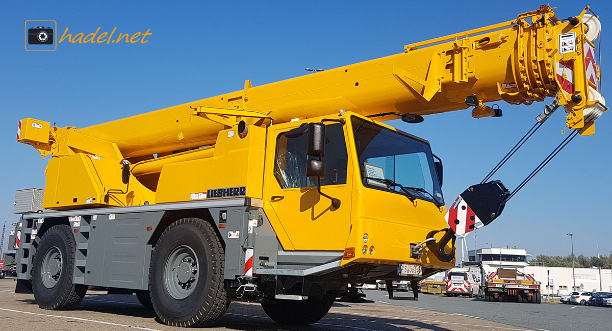 Liebherr LTM 1040-2.1 / SN: 052 437 on the way to Newark (USA)>                 				 </div>
			<div class=