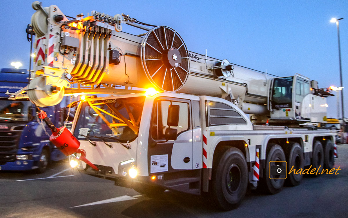 Demag AC 160-5 on the way to the USA>                 				 </div>
			<div class=