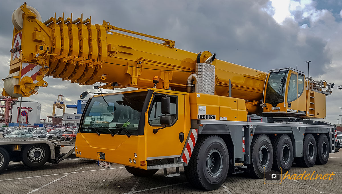 Liebherr LTM 1130-5.1 / SN: 067 631 on the way to the USA>                 				 </div>
			<div class=