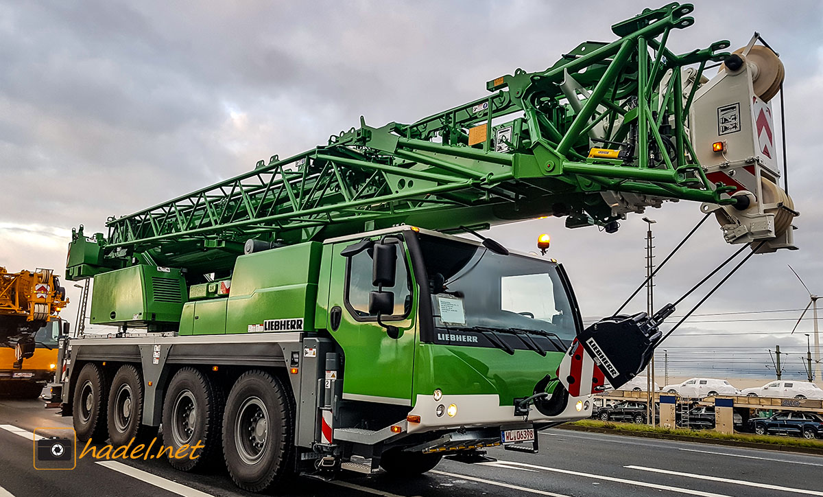 Liebherr LTM 1070-4.2 / SN: 085 739 on the way to Singapore>                 				 </div>
			<div class=