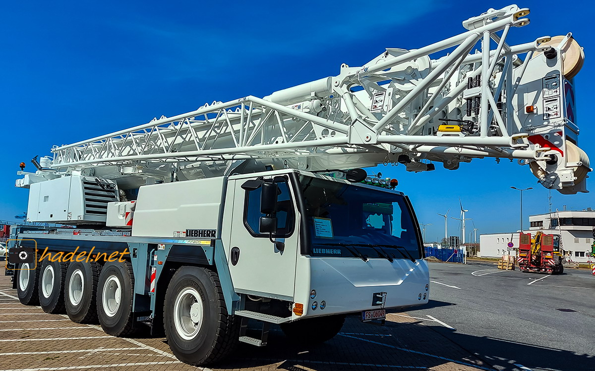 Liebherr LTM 1095-5.1 / SN: 091 636 on the way to Canada>                 				 </div>
			<div class=