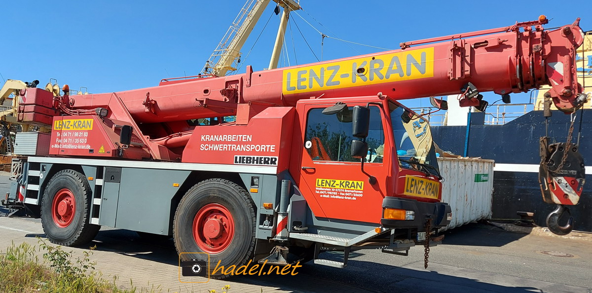 Liebherr LTM 1030-2.1 / SN: 051 382 (YoM: 2008) from Lenz-Kran>                 				 </div>
			<div class=