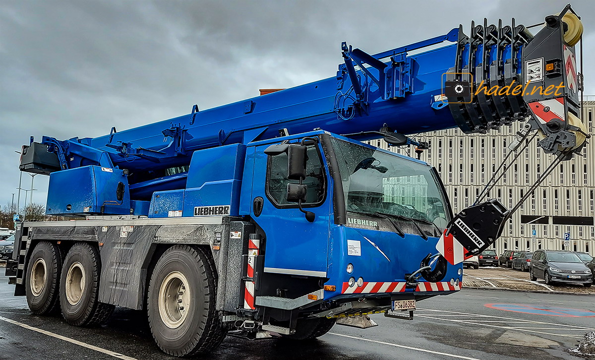 Liebherr LTM 1060-3.1 / SN: 058 794 on the way to Australia via Port Kembla>                 				 </div>
			<div class=