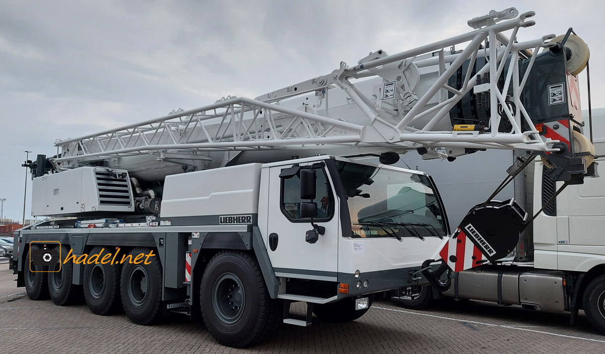 Liebherr LTM 1130-5.1 / SN: 067 897 on the way to Port Fremantle (Australia)>                 				 </div>
			<div class=