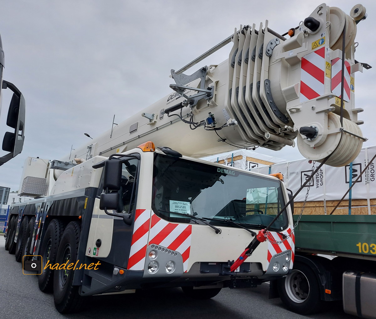 Demag AC 300-6 / SN: 85512 on the way to Port Fremantle>                 				 </div>
			<div class=