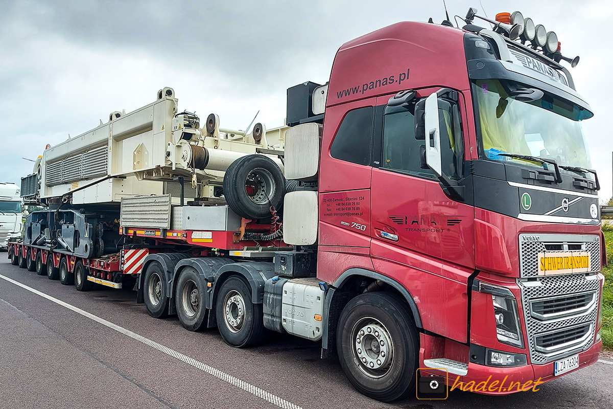 Demag CC 3800-1 / SN: 36193 on the road from Port Antwerp>                 				 </div>
			<div class=