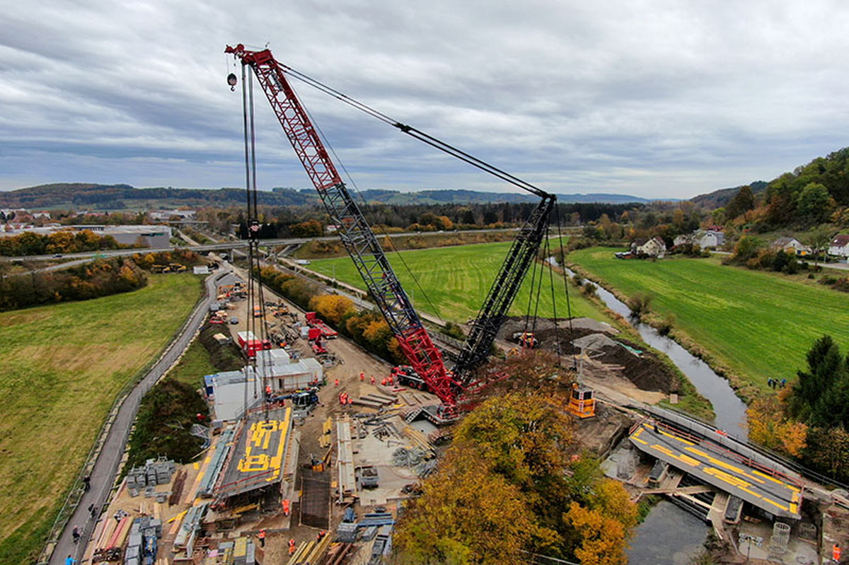 RIGA MAINZ ersetzt alte Eisenbahnbrücke mit Liebherr-Raupenkran LR 1750/2 >                 				 </div>
			<div class=