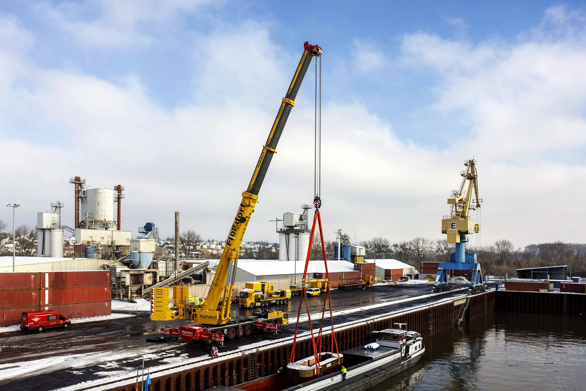 Schwergewichtige Verladung zum Auftakt – zwei Neukrane für Floßdorf>                 				 </div>
			<div class=