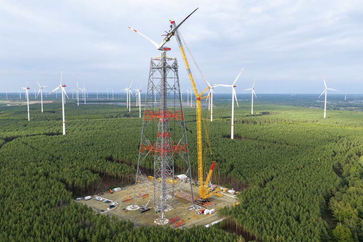 Liebherr LR 11350 baut höchste Windkraftanlage der Welt>                 				 </div>
			<div class=
