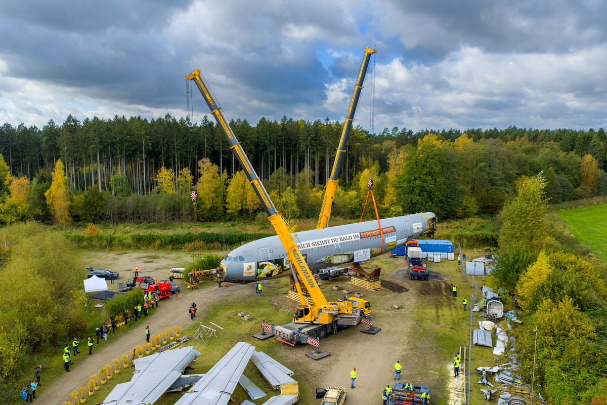 Liebherr LTM 1300-6.3 und LTM 1250-5.1 im Tandemeinsatz>                 				 </div>
			<div class=