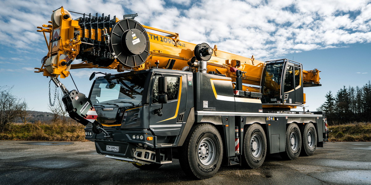 Liebherr-90-Tonnen-Mobilkran mit neuer Steuerung LICCON3 >                 				 </div>
			<div class=