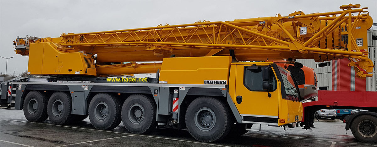 Liebherr LTM 1160-5.2 / SN: 068 748 on the way to Port Auckland (New Zealand)