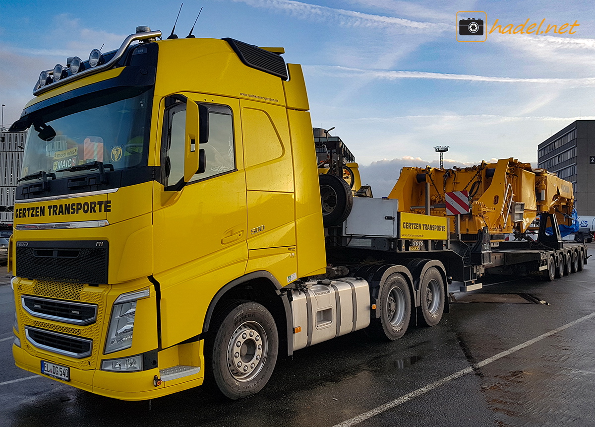 Liebherr LTM 11200 NX on the way back to Ehingen