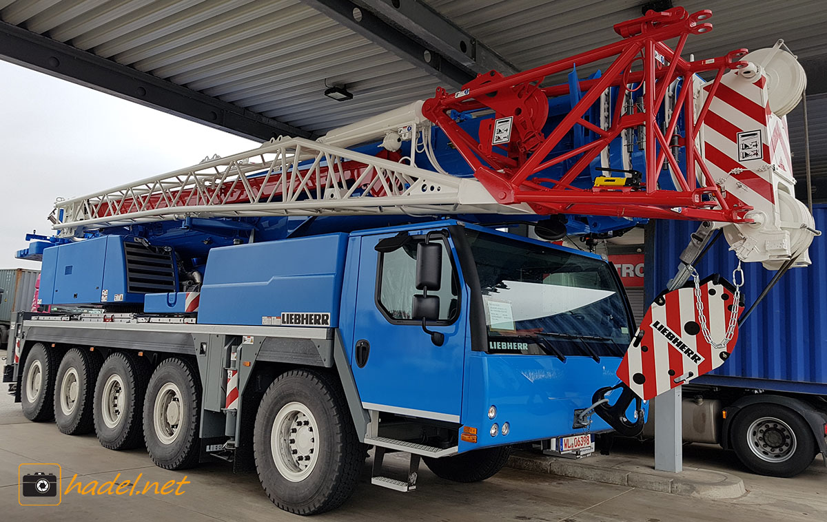 new Liebherr LTM 1120 NZ / SN: 092 965 on the way to Japan via Yokohama