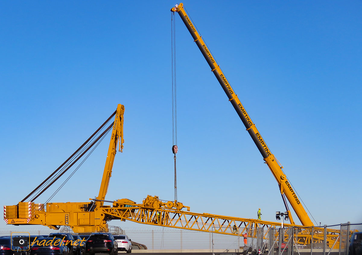 Liebherr LR 11350 from Schmidbauer rigging at the Cuxport (Germany)
