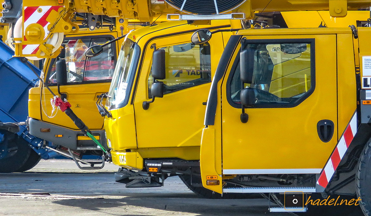 yellow cab parade in Port Bremerhaven - one big germany manufacturer is missing!