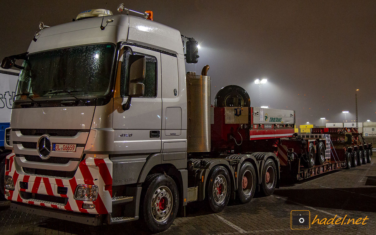 Mercedes-Benz Actros 4160 SLT with some Goldhofer axles