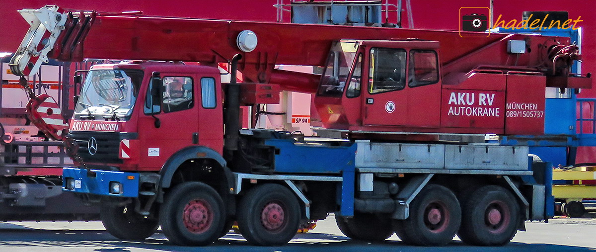 Mercedes SK with a Luna GT 60/34 crane