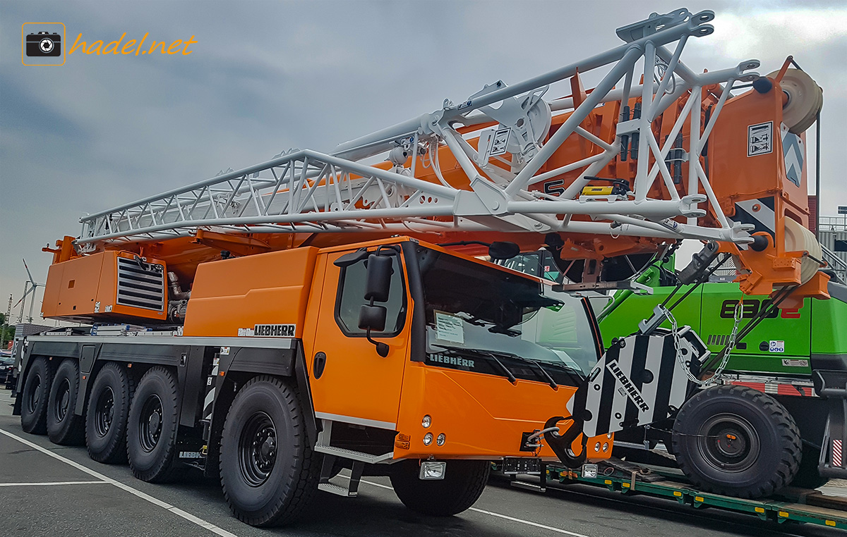 Liebherr LTM 1130-5.1 / SN: 066 924 on the way to Australia via Port Kembla