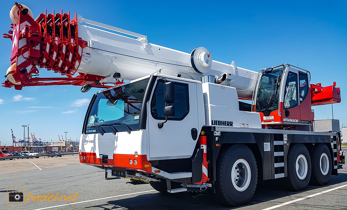 Liebherr LTM 1060-3.1 / SN: 058 397 on the way to Port Fremantle (Australia)