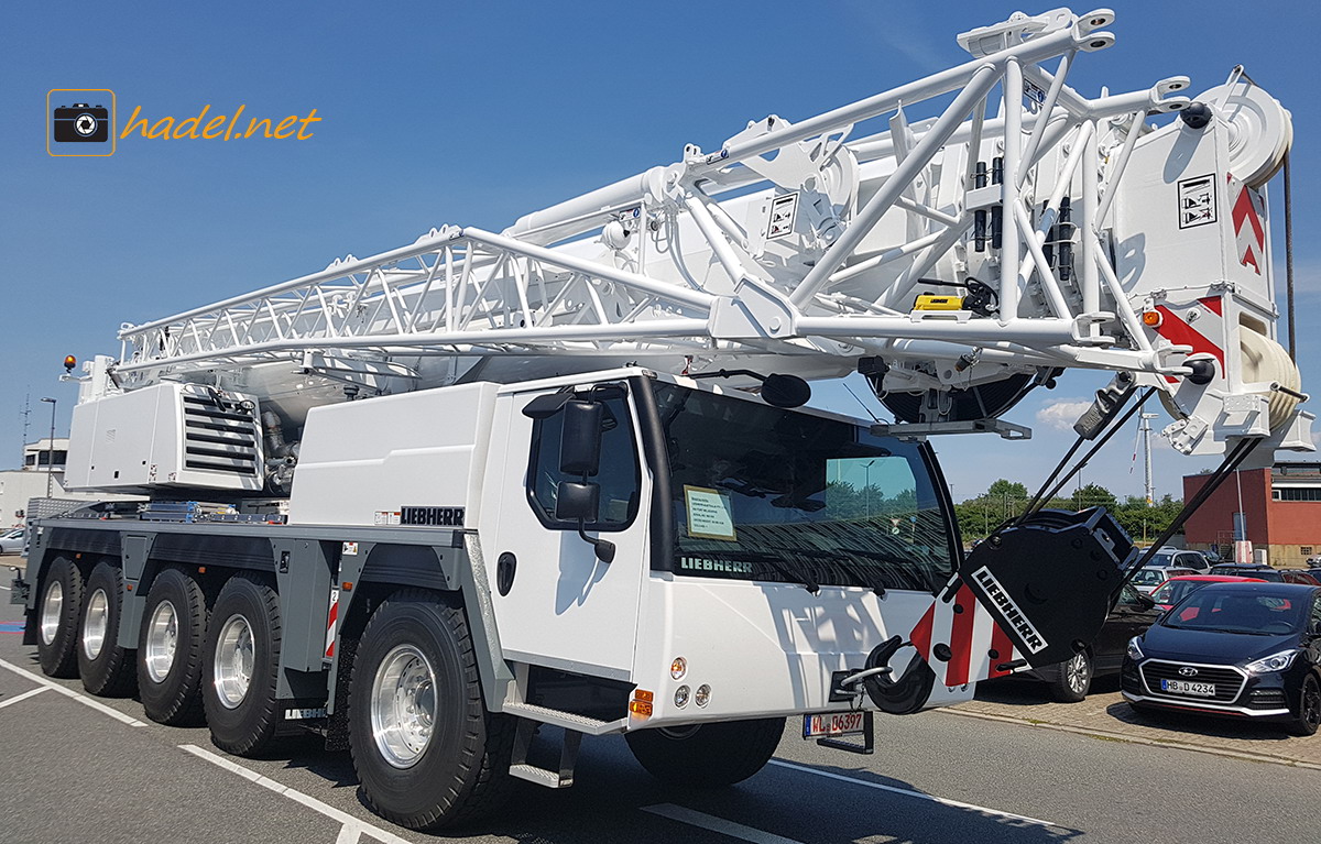 Liebherr LTM 1130-5.1 / SN: 066 938 on the way to Australia via Port Melbourne