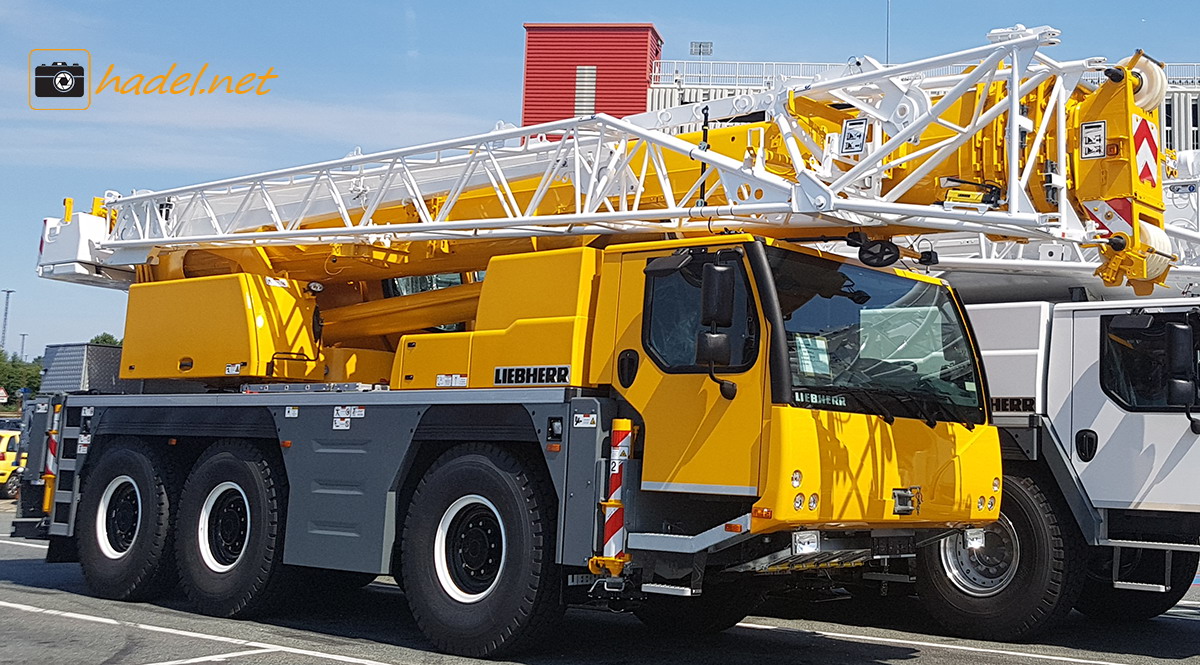 Liebherr LTM 1060-3.1 / SN: 058 403 on the way to Australia via Port Kembla