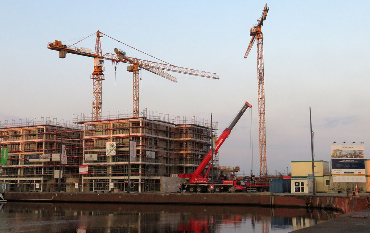 Hüffermann prepraing for some work in Bremerhaven