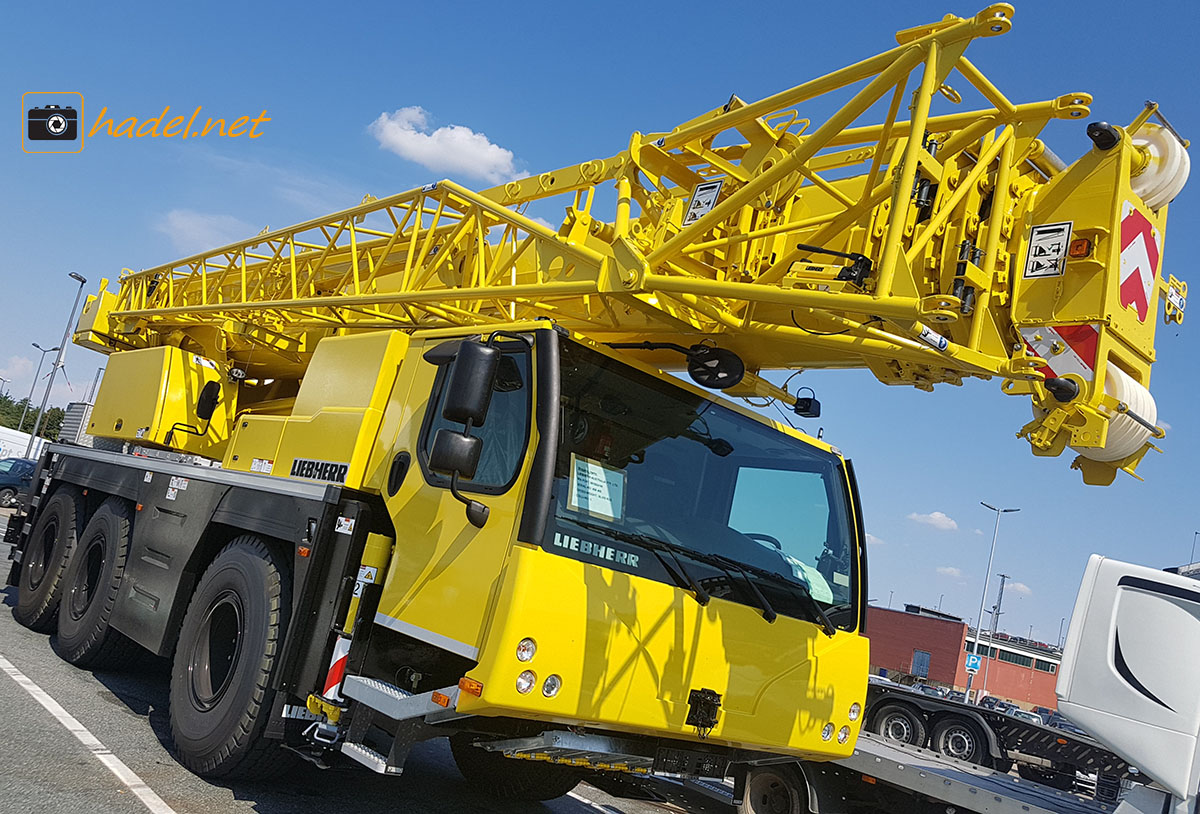 Liebherr LTM 1060-3.1 / SN: 058 409 on the way to Australia via Port Brisbane