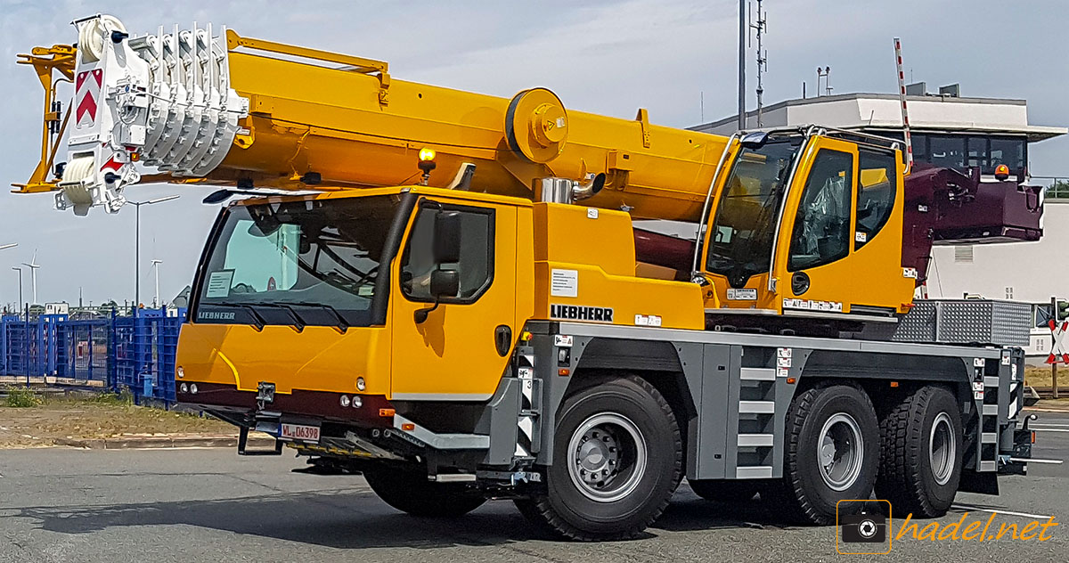 Liebherr LTM 1060-3.1 / SN: 058 412 on the way to Australia via Port Auckland