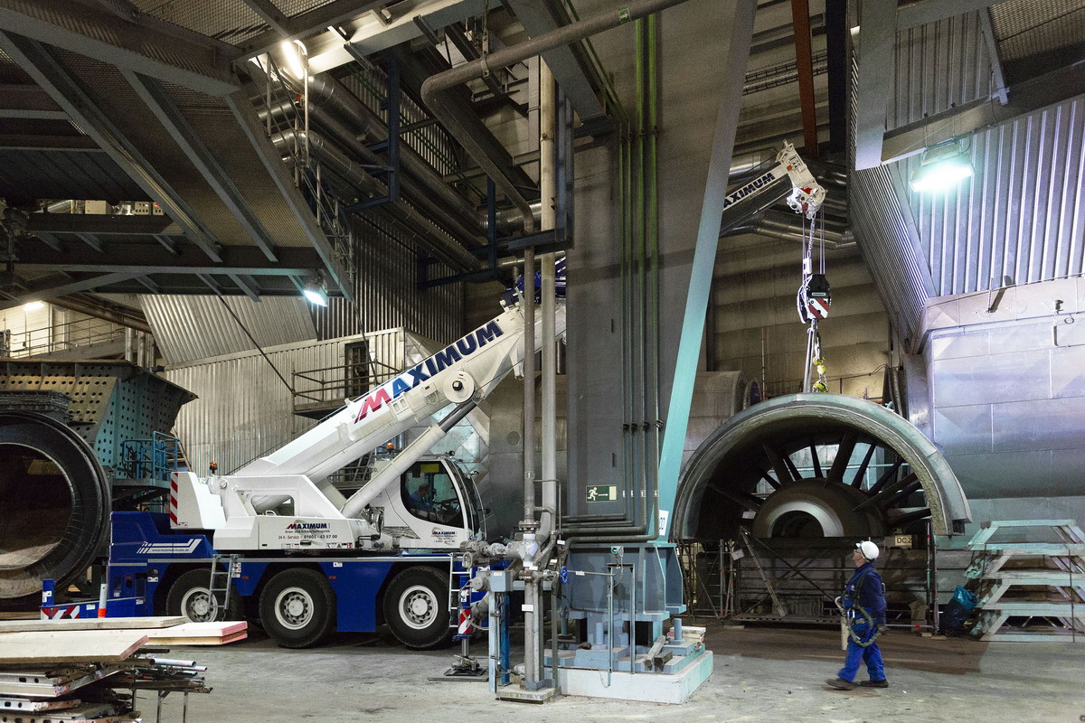 Liebherr LTC 1050-3.1 from Maximum working in a german power plant