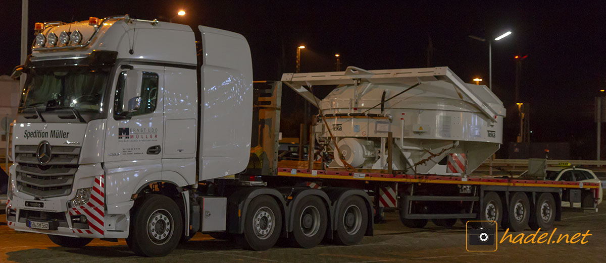 Mercedes-Benz Actros 4163 SLT from Mueller with some load