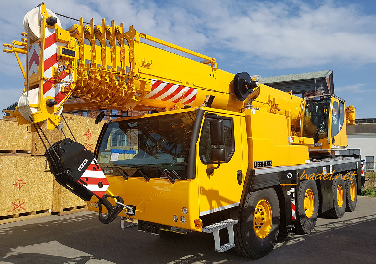 Liebherr LTM 1090-4.2 / SN: 089 369 mit Zielhafen Port Kembla (Australien)