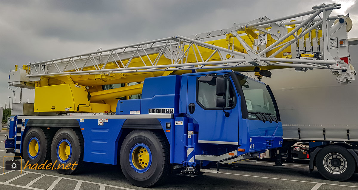 Liebherr LTM 1060-3.1 /SN: 058 567 on the way to Port Melbourne (Australia)