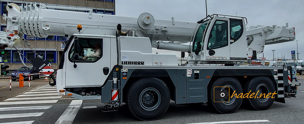 Liebherr LTM 1060-3.1 / SN: 058 687 on the way to Australia