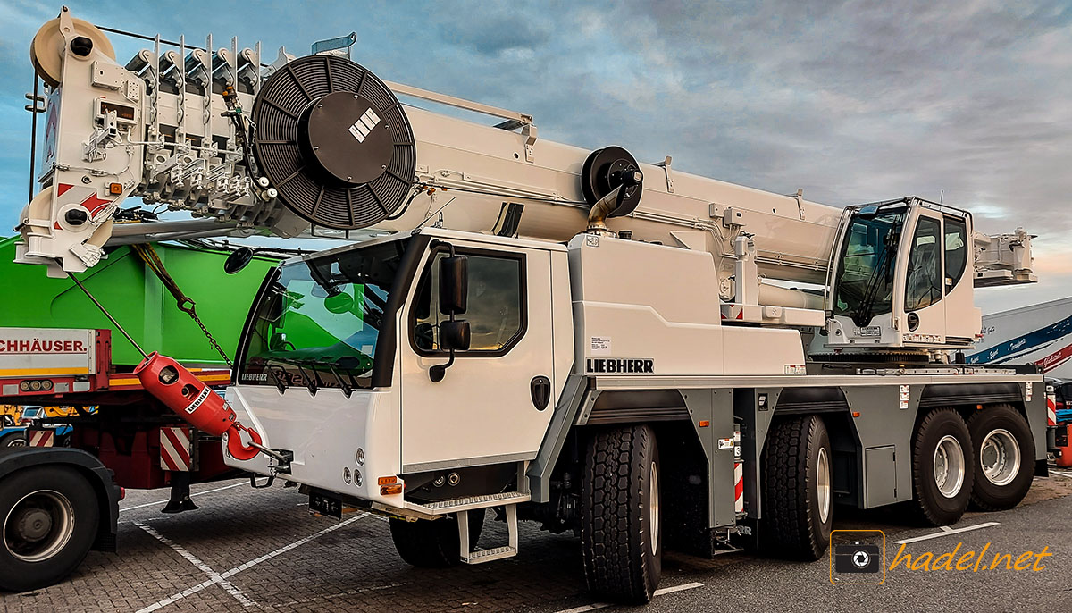 Liebherr LTM 1090-4.2 / SN: 089 544 on the way to Australia