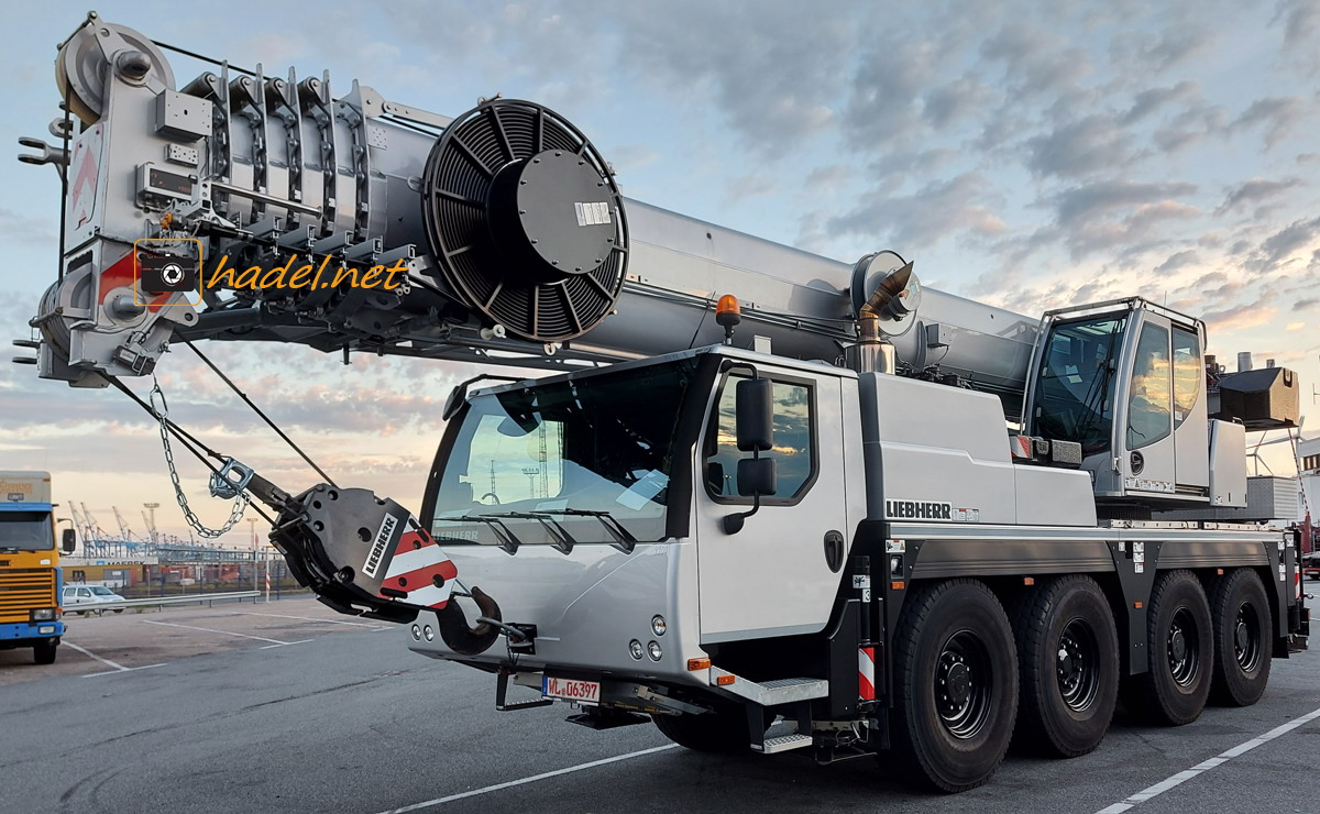 Liebherr LTM 1070-4.2 / SN: 060 606 (YoM: 2016) on the way to Masan