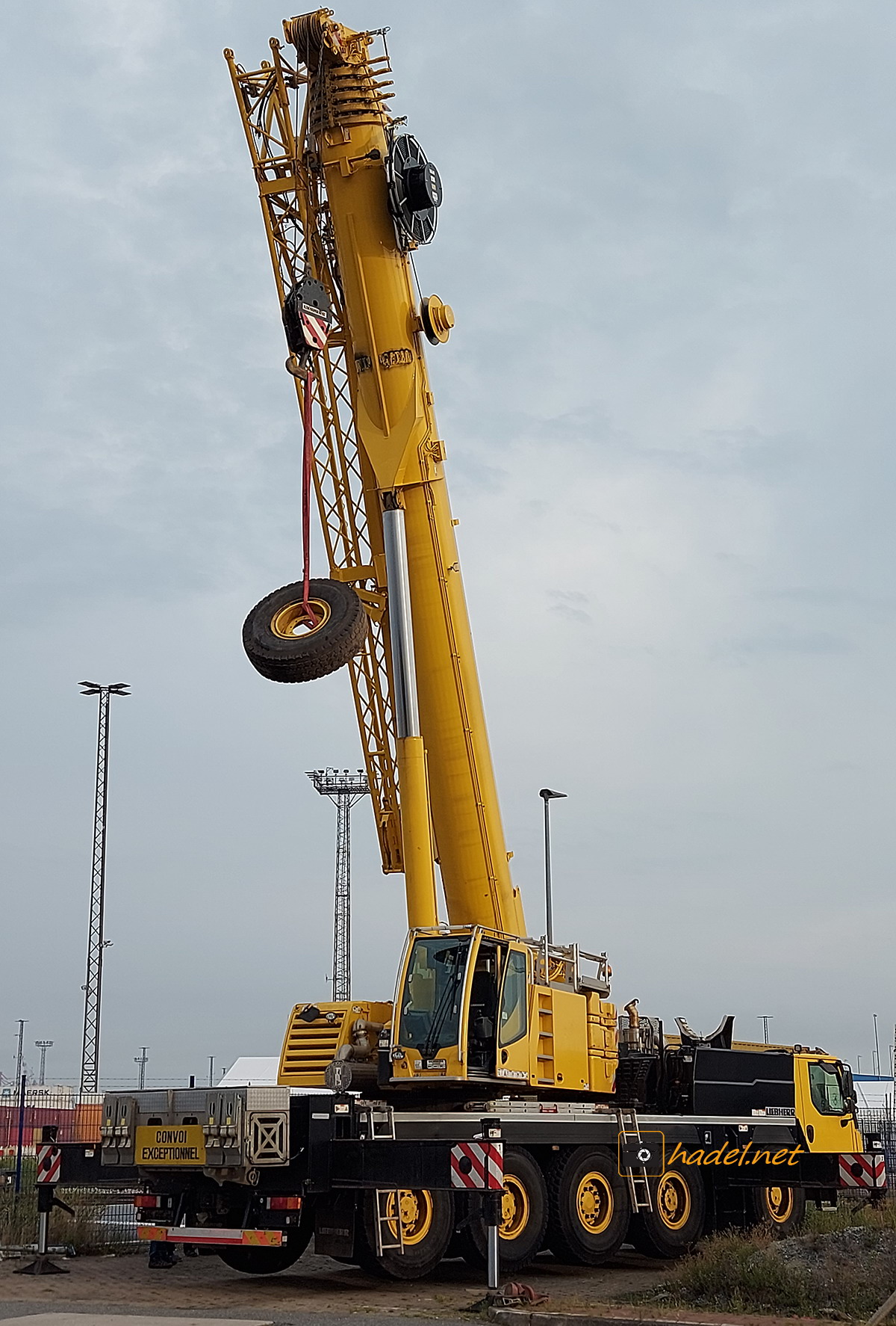 Liebherr LTM 1095-5.1 / SN: 091 418 (YoM: 2015) ex-Steil vor dem Verschiffen in Bremerhaven